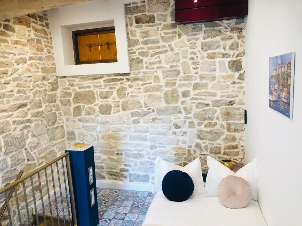 Istrian Stone House In The Heart Of The Beautiful Fishing Village Fazana - Only Few Steps From The Sea And The Wonderful Beach - Incl Plasma-Quad-Plus-Filter Against C O V I D Экстерьер фото