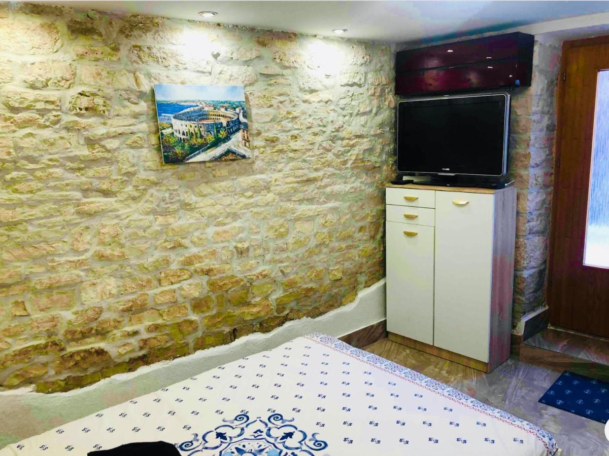 Istrian Stone House In The Heart Of The Beautiful Fishing Village Fazana - Only Few Steps From The Sea And The Wonderful Beach - Incl Plasma-Quad-Plus-Filter Against C O V I D Экстерьер фото